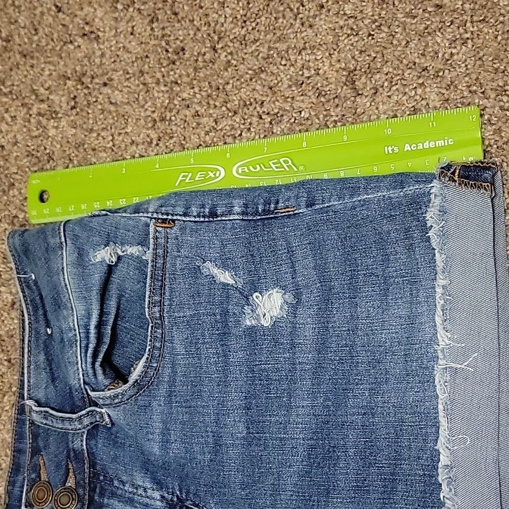 Distressed jean shorts - Picture 7 of 9